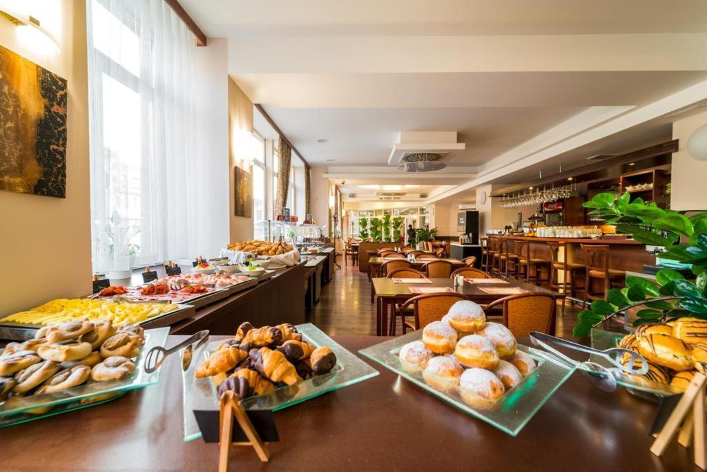 Colorfactory Spa Hotel - Czech Leading Hotels Praga Exterior foto